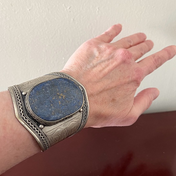 Jewelry - *Vintage* Beautiful Lapis Cuff